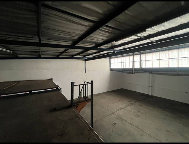 200M² WAREHOUSE TO LET IN EASTLEIGH